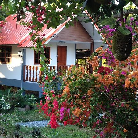 Areeya Resort Watthana Nakhon Exterior foto