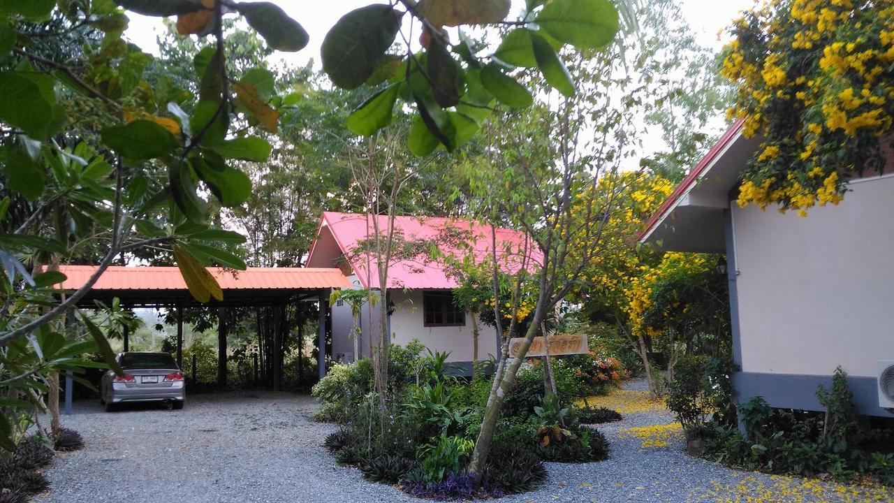 Areeya Resort Watthana Nakhon Exterior foto