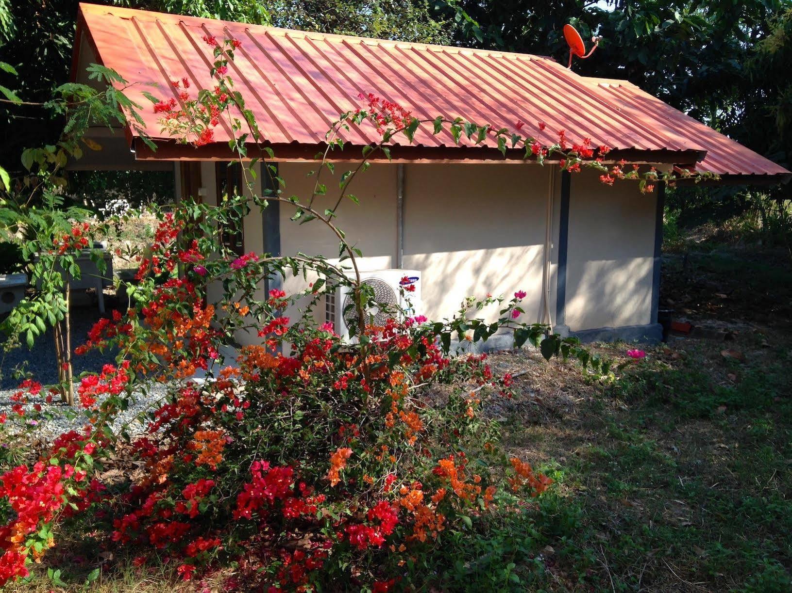 Areeya Resort Watthana Nakhon Exterior foto